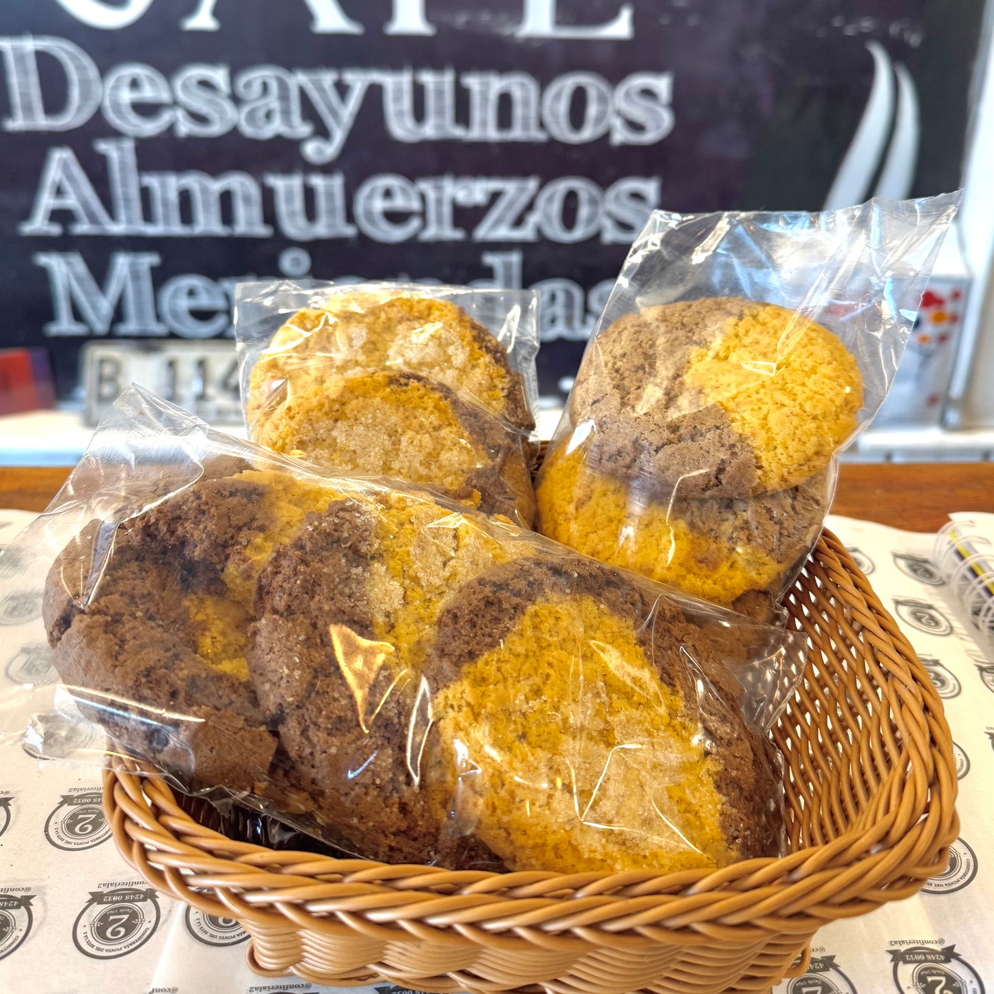 Ojitos y polvorones